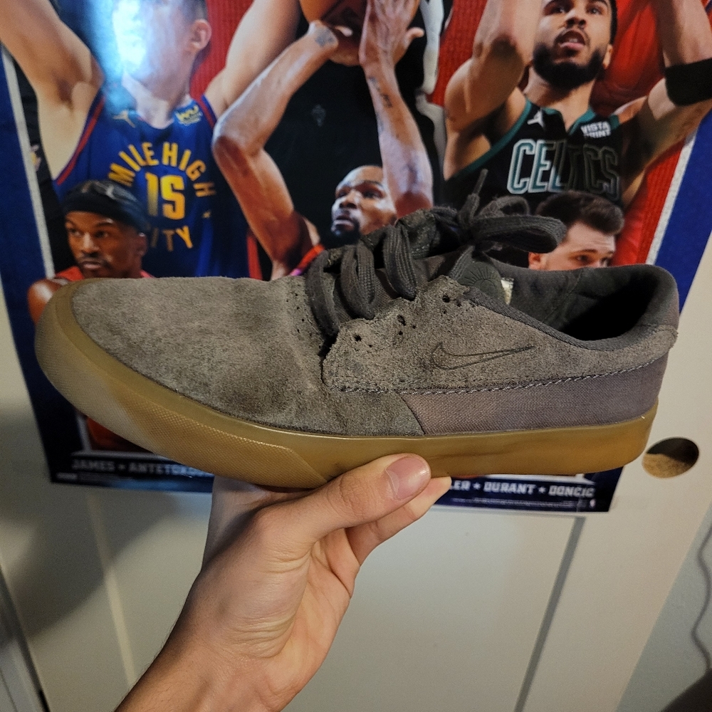 Nike skating shoes